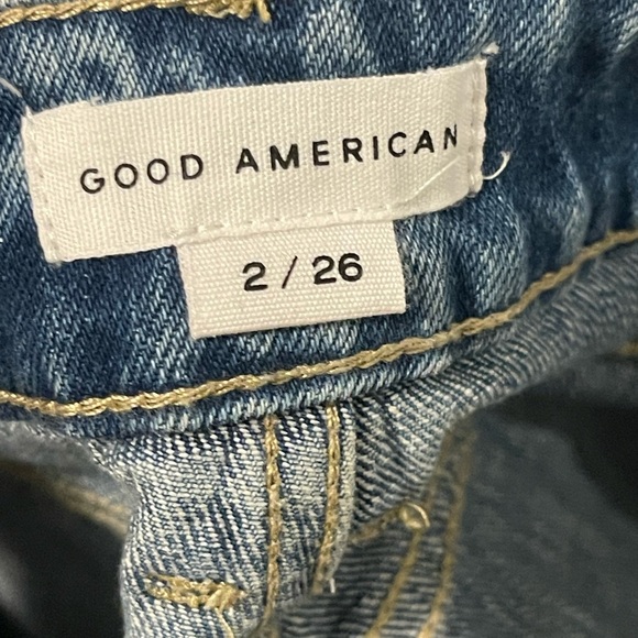 Good American | Bombshell Distressed High Rise Shorts - Picture 6 of 8